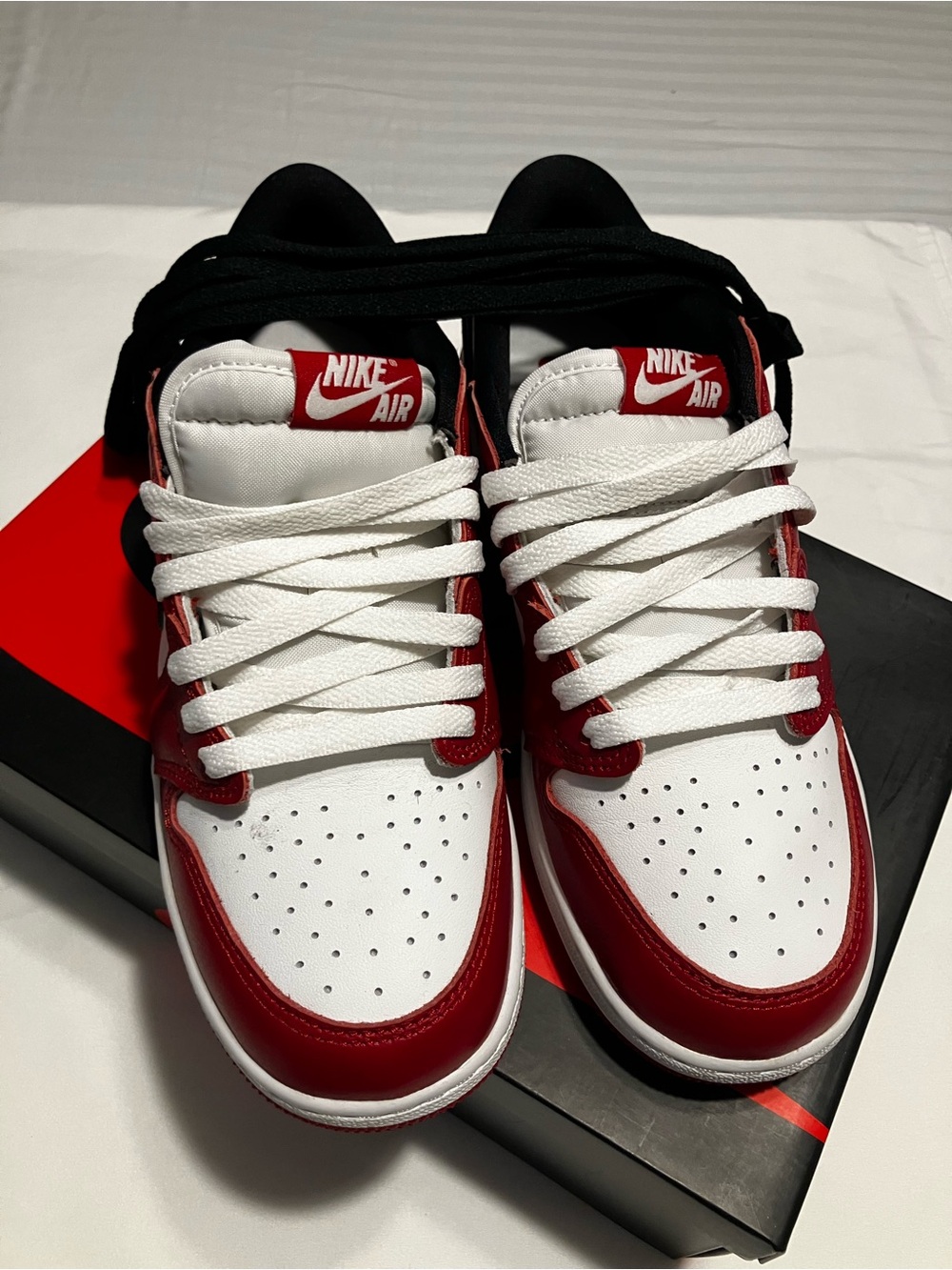 Nike Kids White and Red Low-Top Sneakers